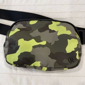 Lululemon Athletica Everywhere Belt Bag - Black and Green Camo 1L